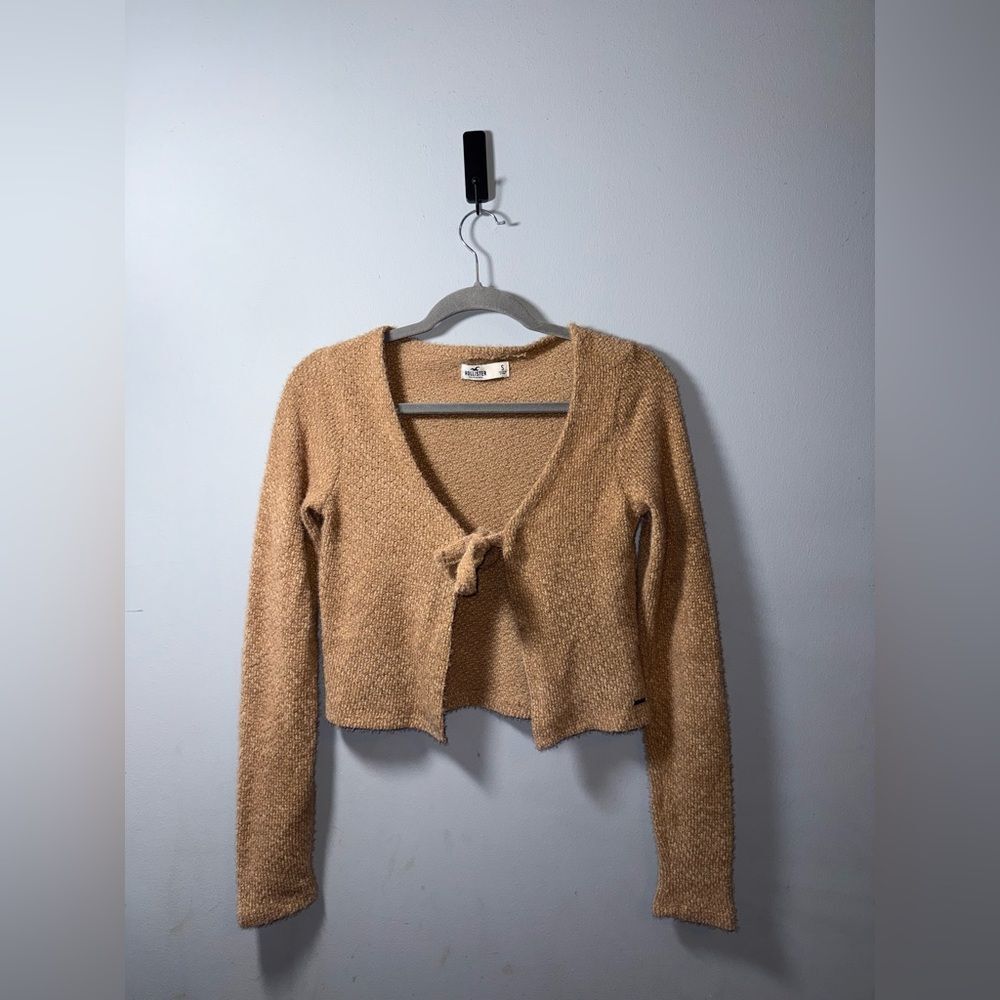 Hollister Women’s Cozy Eyelash Front Tie cardigan in Light Brown Size Small EUC